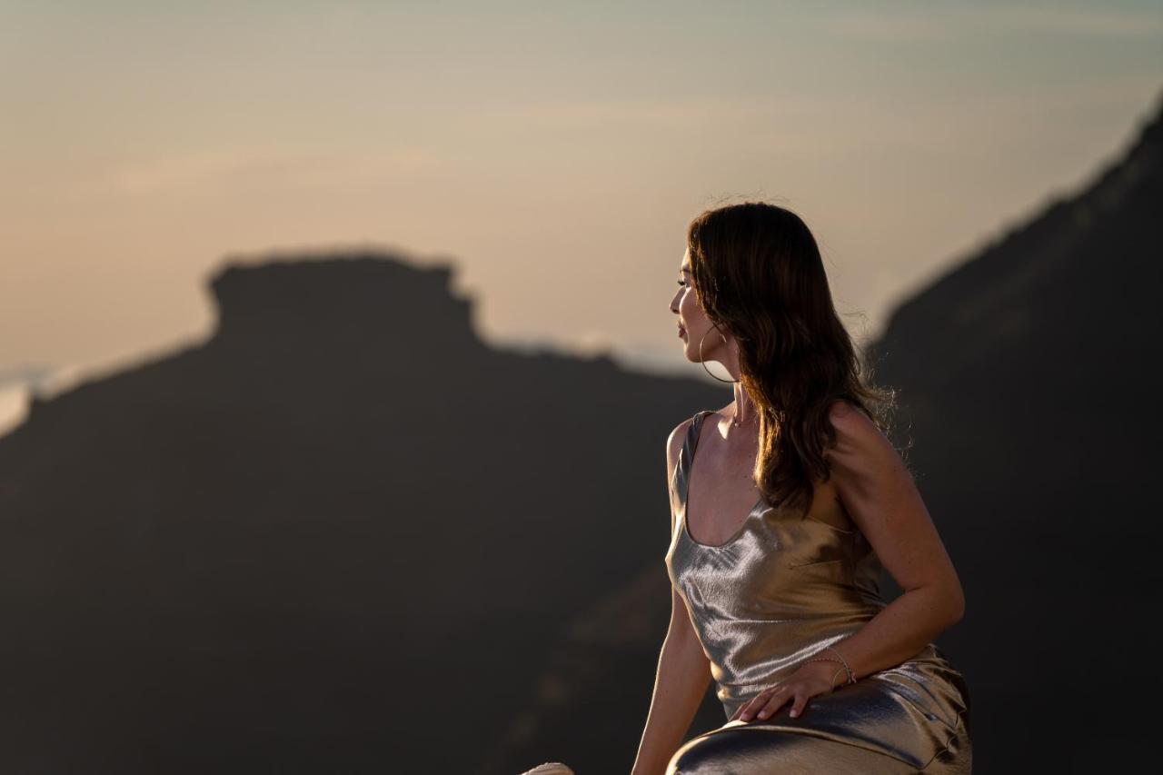 Airth Santorini Suites Firostefani Ngoại thất bức ảnh